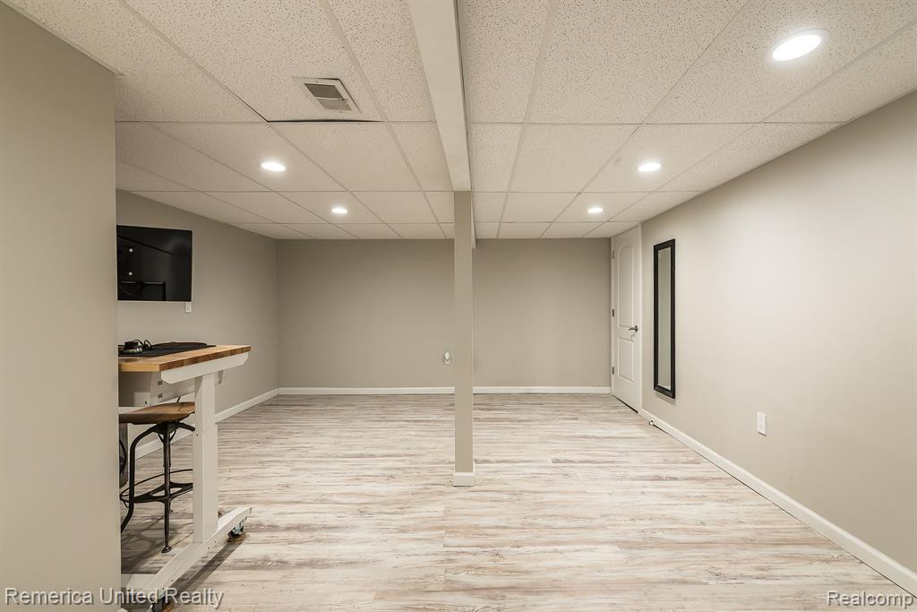 42198 ROSCOMMON Street, Northville, MI 48167 — Photo 33
