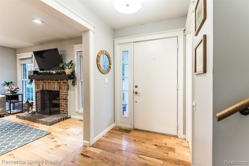 42198 ROSCOMMON Street, Northville, MI 48167 — Photo 35