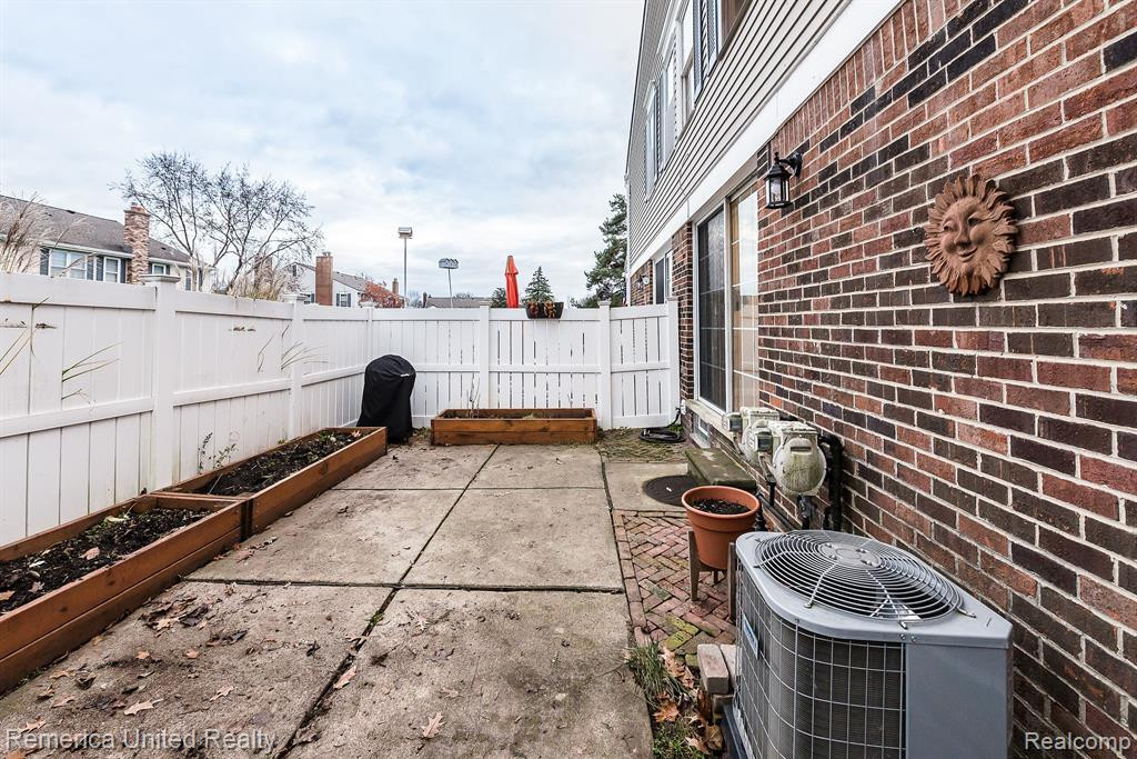 42198 ROSCOMMON Street, Northville, MI 48167 — Photo 36