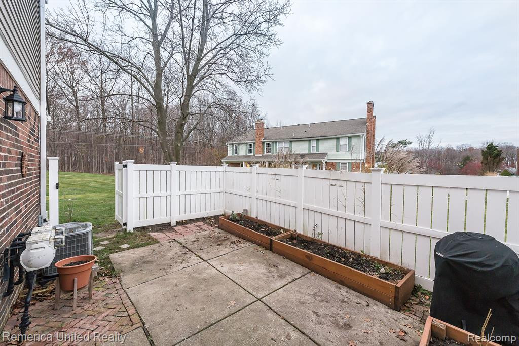 42198 ROSCOMMON Street, Northville, MI 48167 — Photo 37
