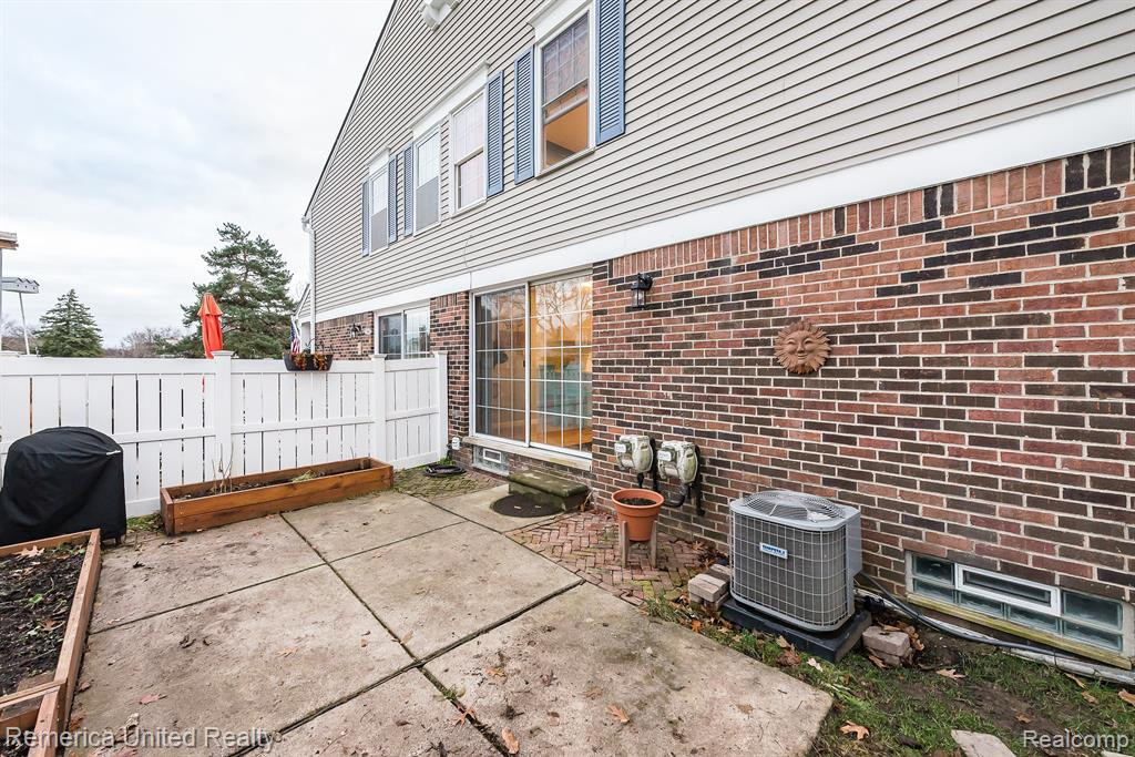 42198 ROSCOMMON Street, Northville, MI 48167 — Photo 38