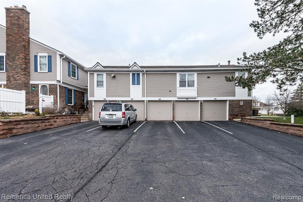 42198 ROSCOMMON Street, Northville, MI 48167 — Photo 43