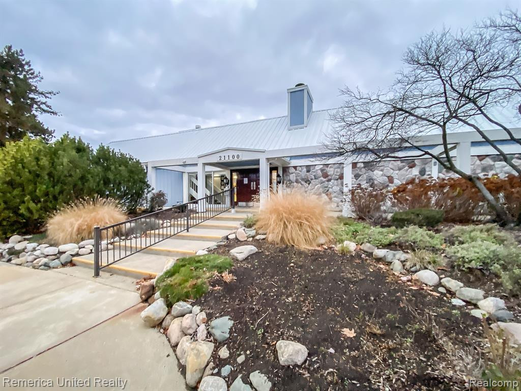 42198 ROSCOMMON Street, Northville, MI 48167 — Photo 50