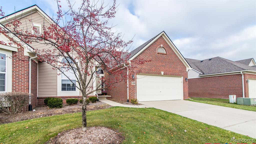 1195 ANDOVER Circle, Commerce Twp, MI 48390 — Photo 2