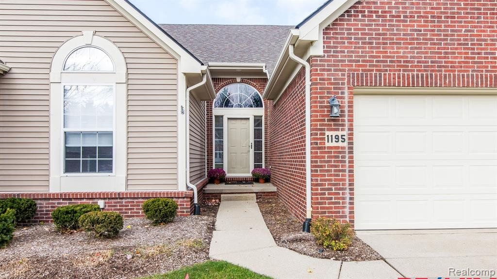 1195 ANDOVER Circle, Commerce Twp, MI 48390 — Photo 3