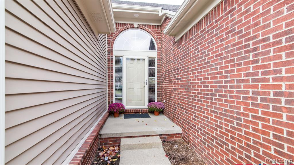 1195 ANDOVER Circle, Commerce Twp, MI 48390 — Photo 4