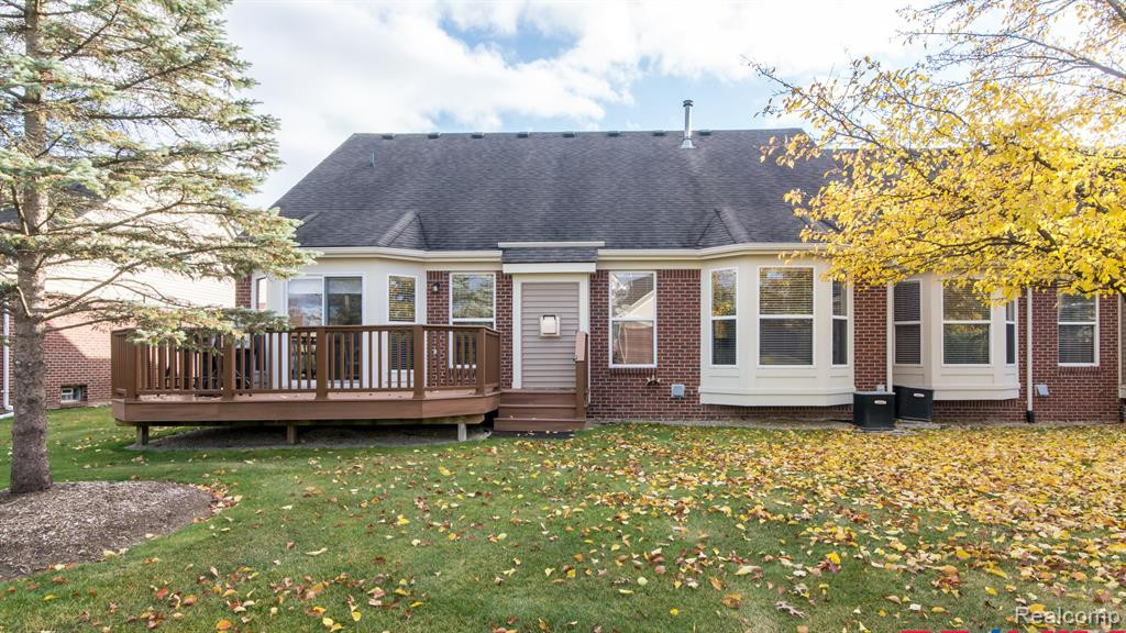 1195 ANDOVER Circle, Commerce Twp, MI 48390 — Photo 5