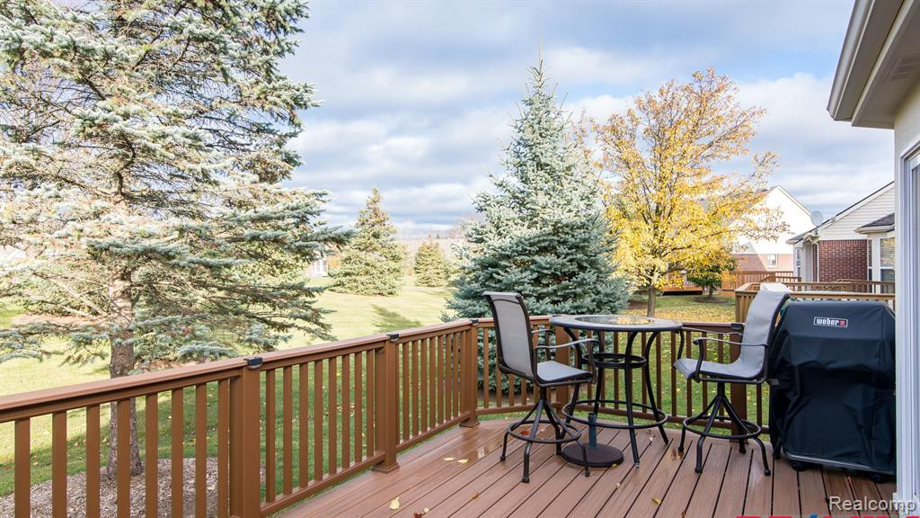 1195 ANDOVER Circle, Commerce Twp, MI 48390 — Photo 7