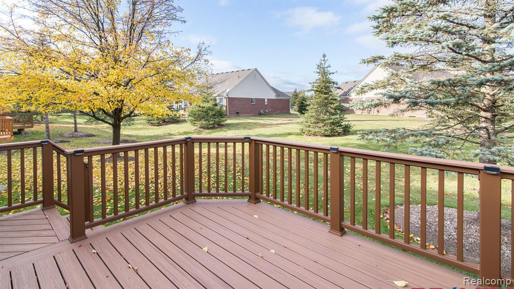 1195 ANDOVER Circle, Commerce Twp, MI 48390 — Photo 8