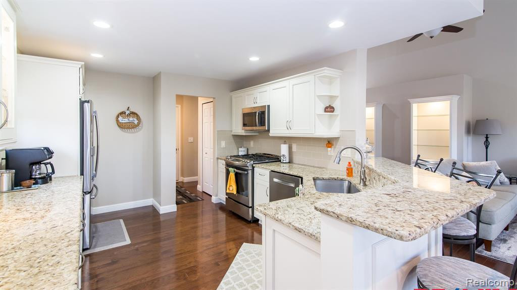 1195 ANDOVER Circle, Commerce Twp, MI 48390 — Photo 23