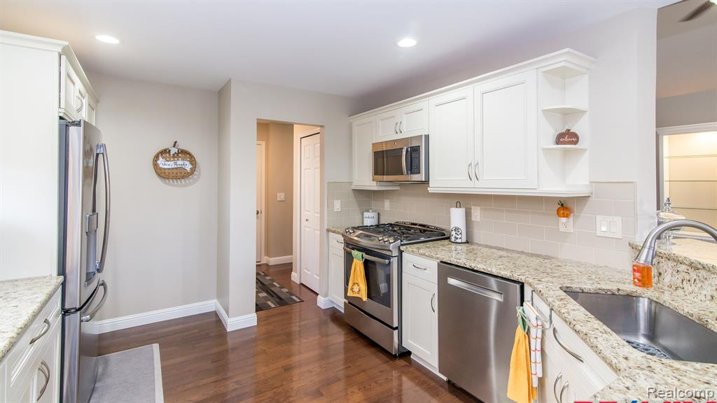 1195 ANDOVER Circle, Commerce Twp, MI 48390 — Photo 24