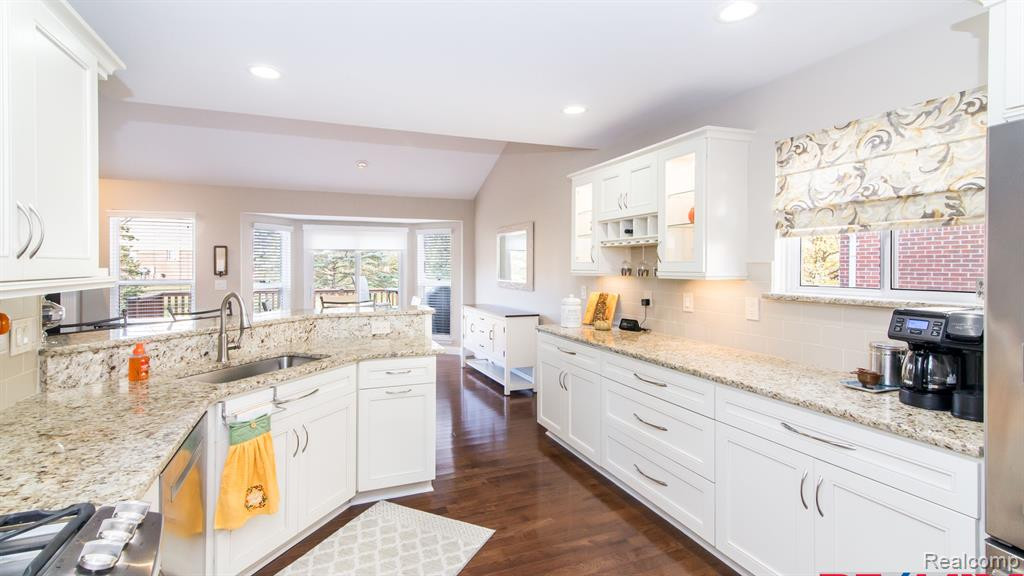 1195 ANDOVER Circle, Commerce Twp, MI 48390 — Photo 25