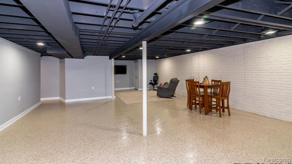 1195 ANDOVER Circle, Commerce Twp, MI 48390 — Photo 34