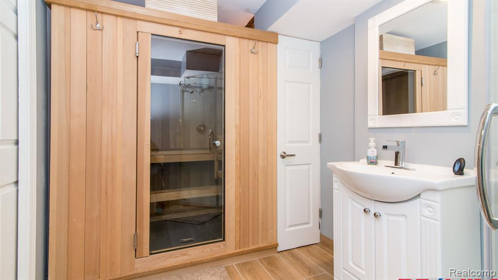 1195 ANDOVER Circle, Commerce Twp, MI 48390 — Photo 40