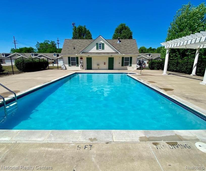 11104 EGRET Lane, Walled Lake, MI 48390 — Photo 38