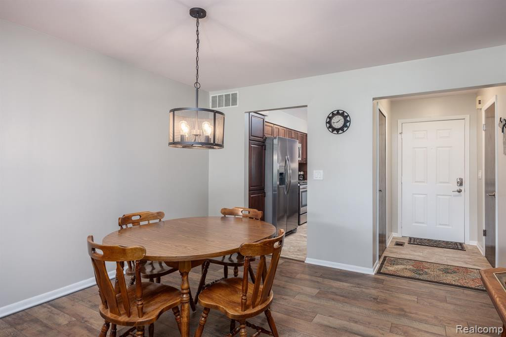 48291 BAYSHORE Drive, Van Buren, MI 48111 — Photo 4
