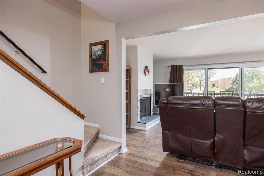 48291 BAYSHORE Drive, Van Buren, MI 48111 — Photo 5