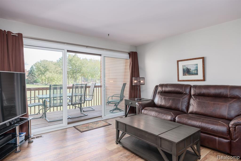 48291 BAYSHORE Drive, Van Buren, MI 48111 — Photo 6