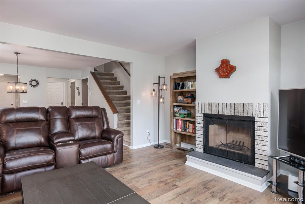 48291 BAYSHORE Drive, Van Buren, MI 48111 — Photo 7