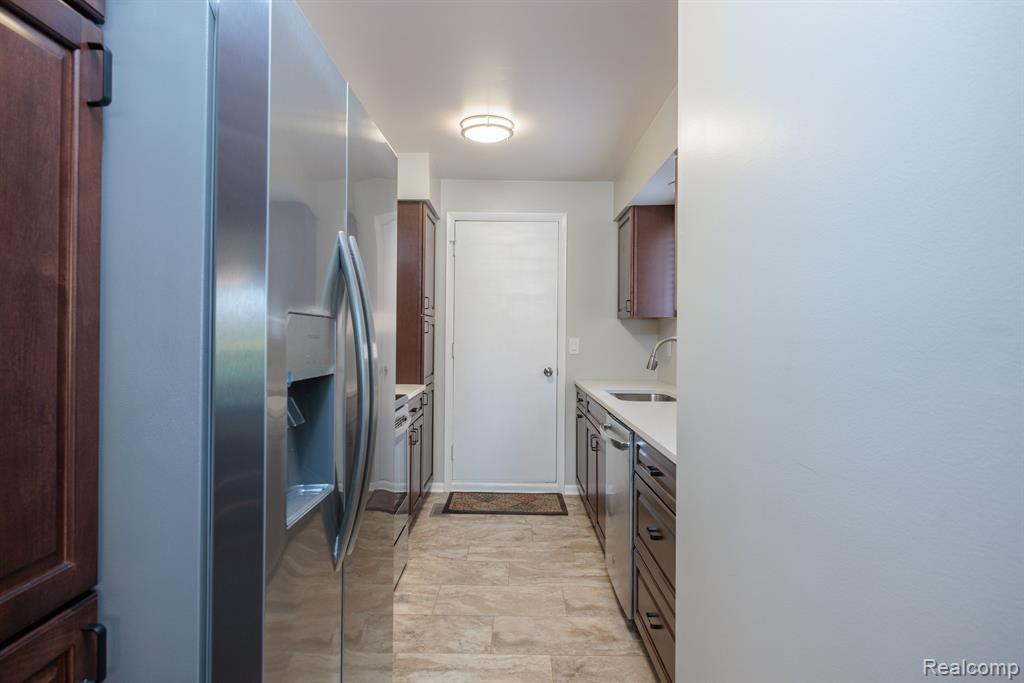 48291 BAYSHORE Drive, Van Buren, MI 48111 — Photo 8