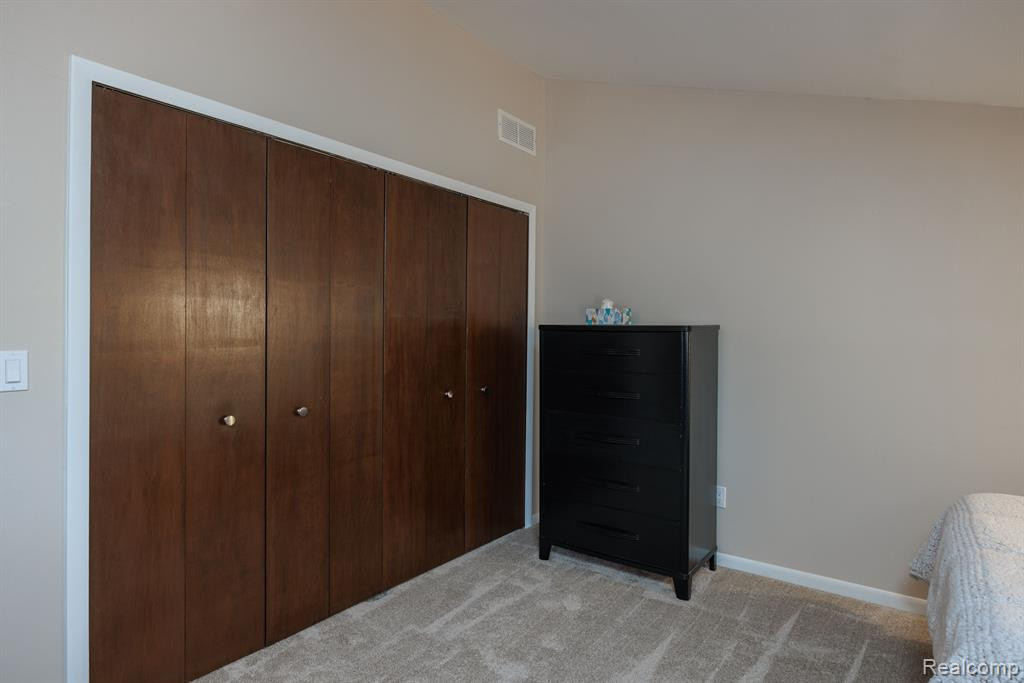 48291 BAYSHORE Drive, Van Buren, MI 48111 — Photo 17