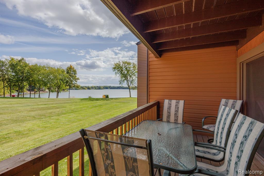 48291 BAYSHORE Drive, Van Buren, MI 48111 — Photo 25