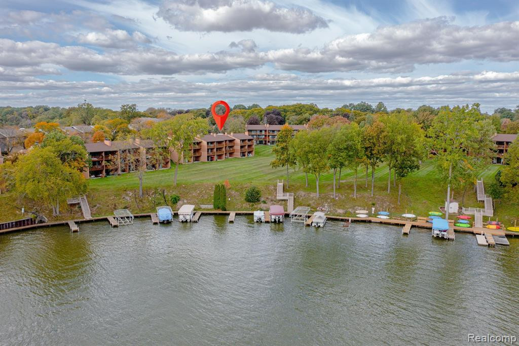 48291 BAYSHORE Drive, Van Buren, MI 48111 — Photo 32