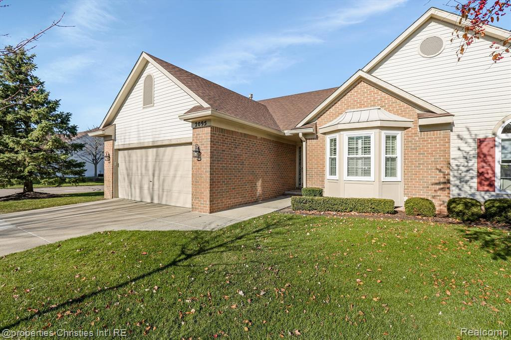 2095 OAKBROOK Boulevard, Walled Lake, MI 48390 — Photo 2