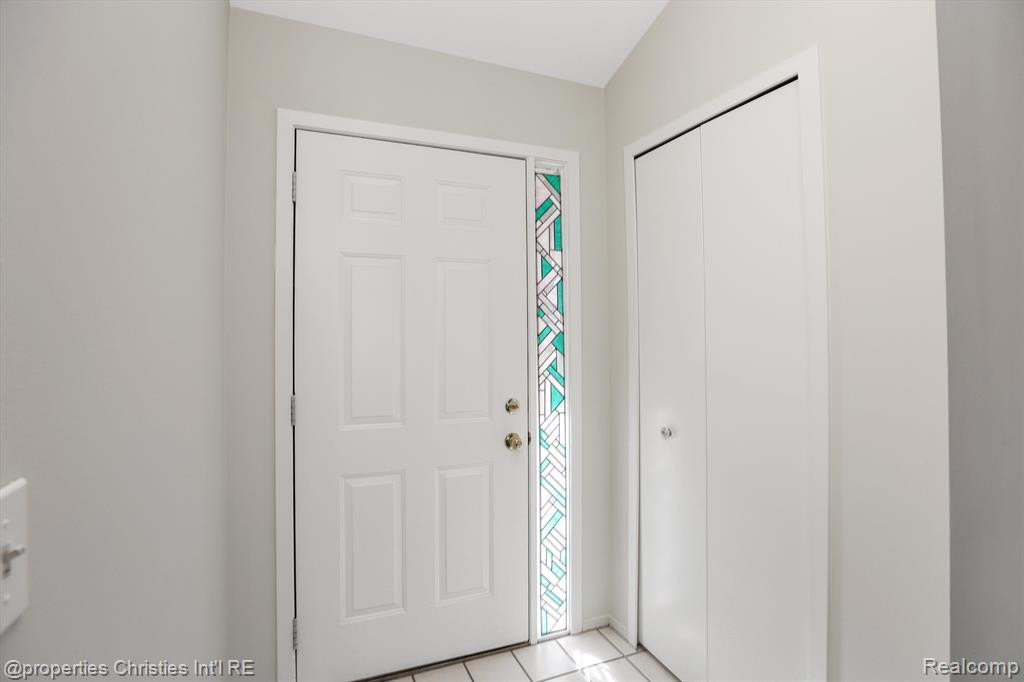 2095 OAKBROOK Boulevard, Walled Lake, MI 48390 — Photo 3