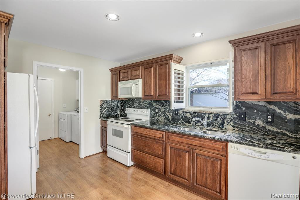 2095 OAKBROOK Boulevard, Walled Lake, MI 48390 — Photo 7