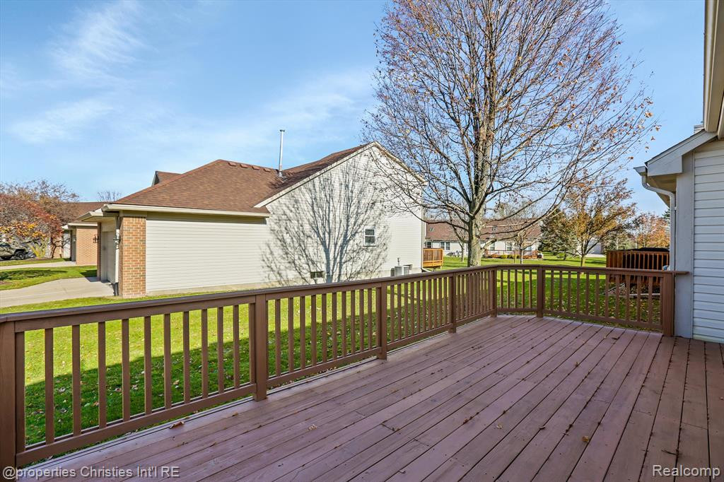 2095 OAKBROOK Boulevard, Walled Lake, MI 48390 — Photo 23