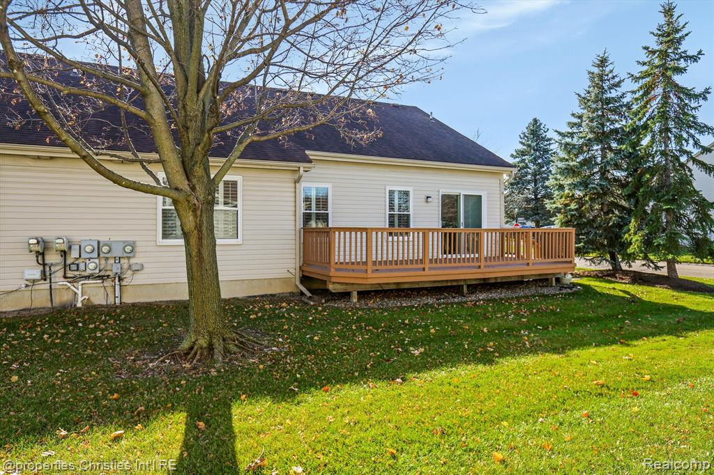 2095 OAKBROOK Boulevard, Walled Lake, MI 48390 — Photo 24