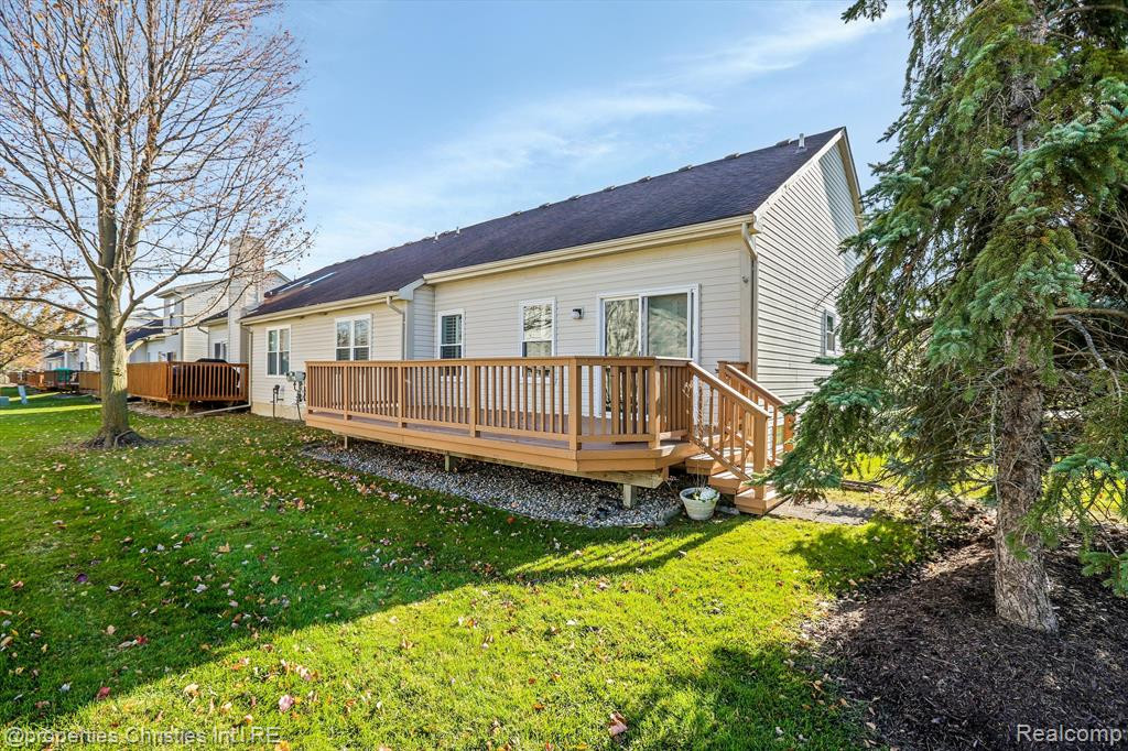 2095 OAKBROOK Boulevard, Walled Lake, MI 48390 — Photo 25