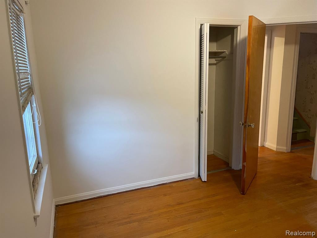 8038 RIVERDALE Street, Dearborn Heights, MI 48127 — Photo 6