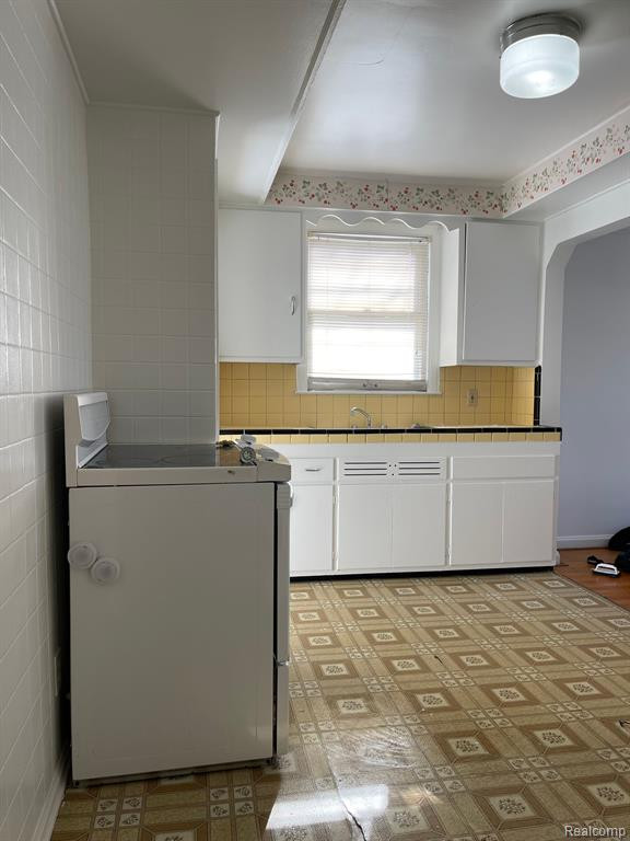 8038 RIVERDALE Street, Dearborn Heights, MI 48127 — Photo 11