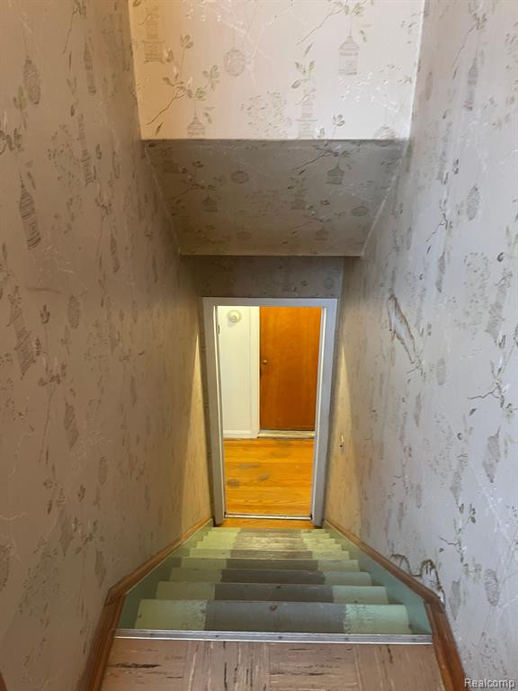 8038 RIVERDALE Street, Dearborn Heights, MI 48127 — Photo 13
