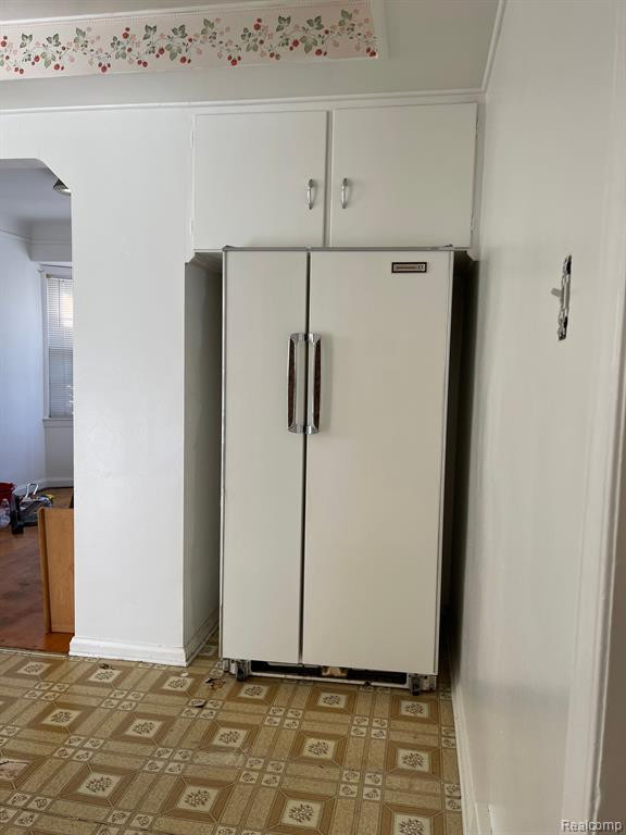 8038 RIVERDALE Street, Dearborn Heights, MI 48127 — Photo 19