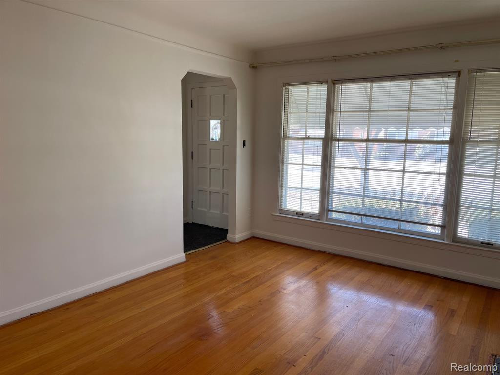 8038 RIVERDALE Street, Dearborn Heights, MI 48127 — Photo 20