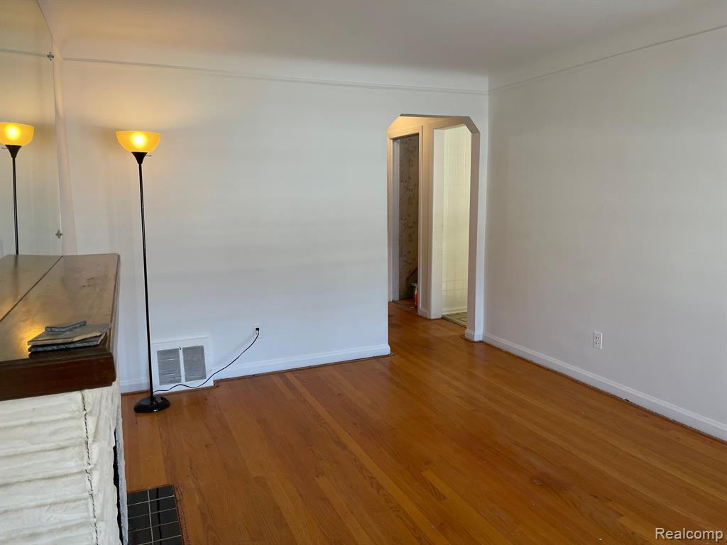 8038 RIVERDALE Street, Dearborn Heights, MI 48127 — Photo 23