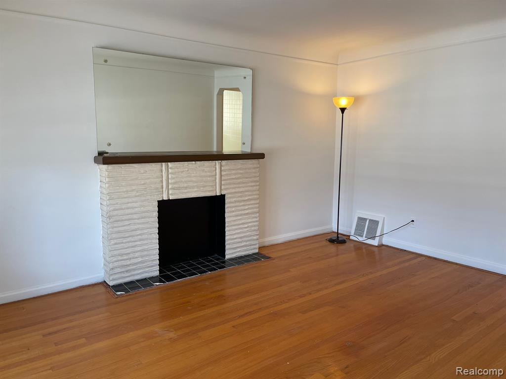 8038 RIVERDALE Street, Dearborn Heights, MI 48127 — Photo 24