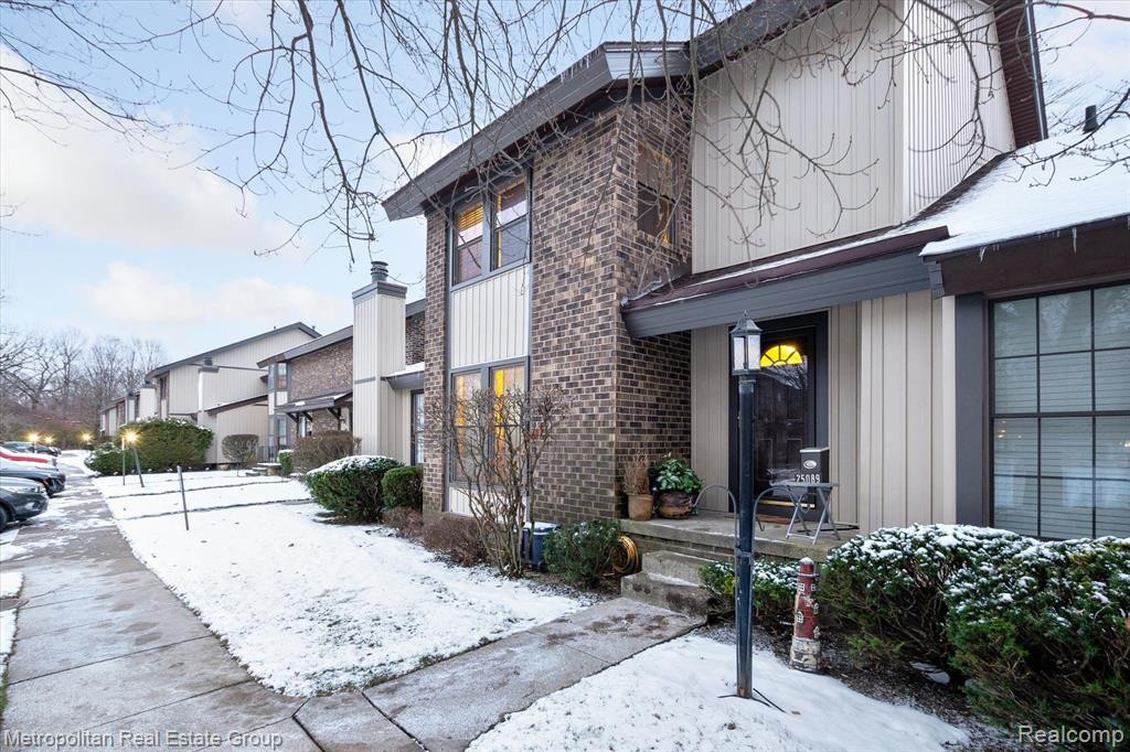 25089 OAKBROOKE Drive, Southfield, MI 48033 — Photo 2