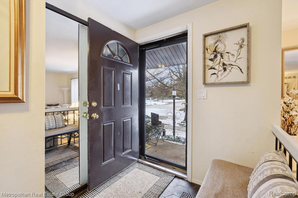 25089 OAKBROOKE Drive, Southfield, MI 48033 — Photo 3