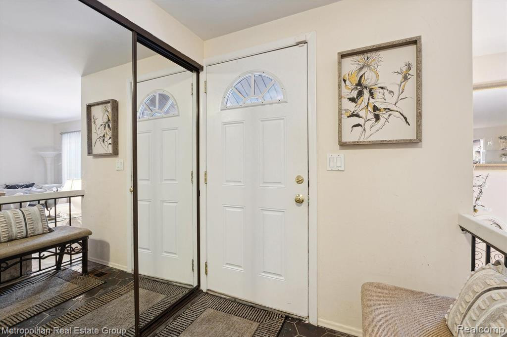 25089 OAKBROOKE Drive, Southfield, MI 48033 — Photo 4
