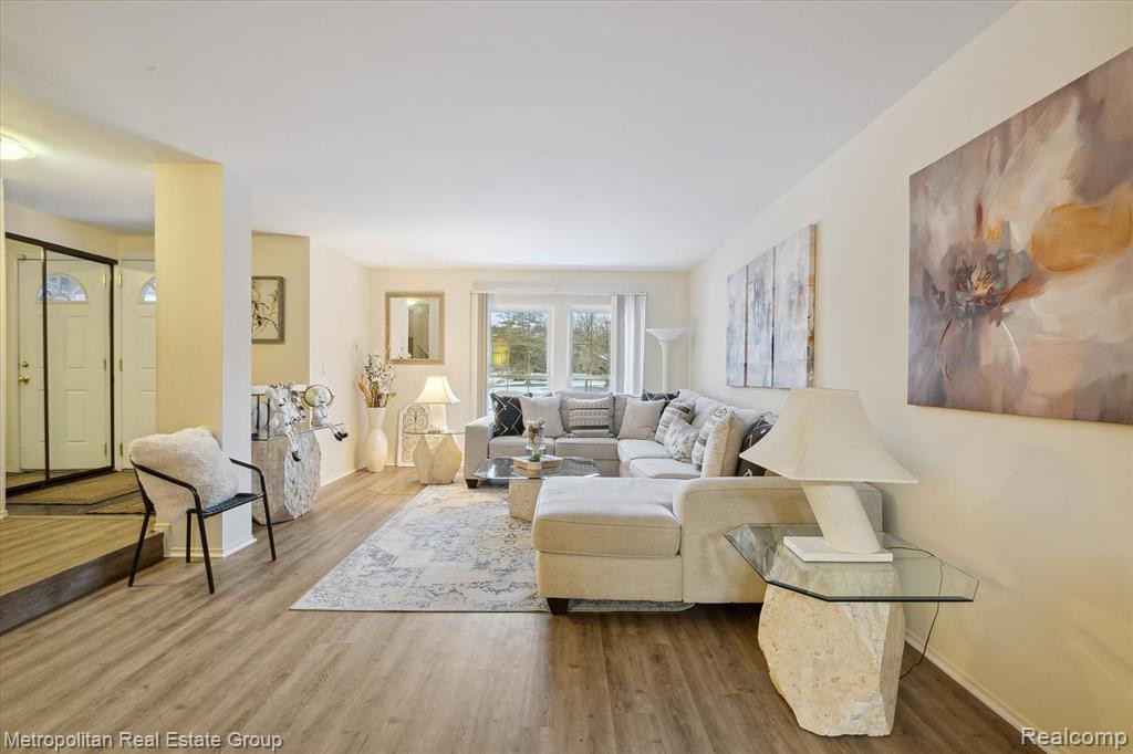 25089 OAKBROOKE Drive, Southfield, MI 48033 — Photo 5