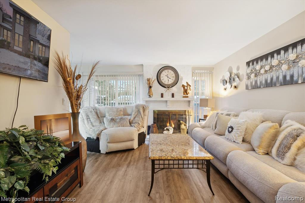 25089 OAKBROOKE Drive, Southfield, MI 48033 — Photo 9
