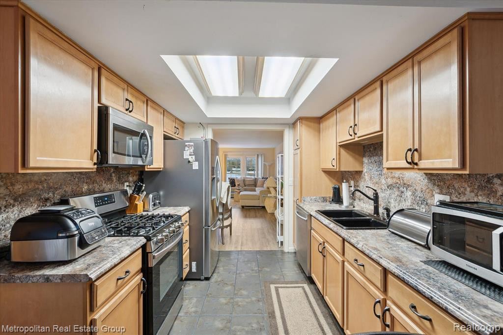 25089 OAKBROOKE Drive, Southfield, MI 48033 — Photo 11