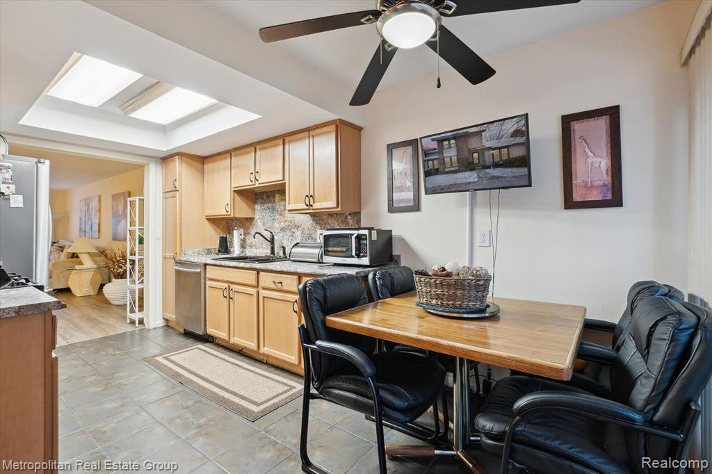 25089 OAKBROOKE Drive, Southfield, MI 48033 — Photo 12