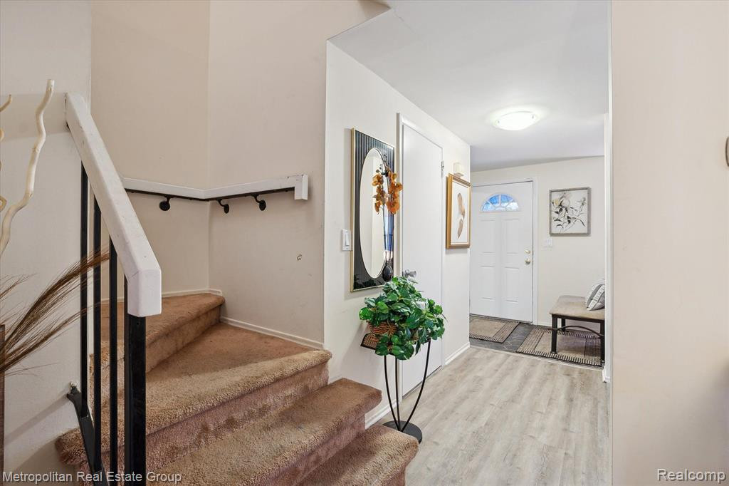 25089 OAKBROOKE Drive, Southfield, MI 48033 — Photo 13