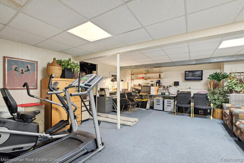 25089 OAKBROOKE Drive, Southfield, MI 48033 — Photo 18