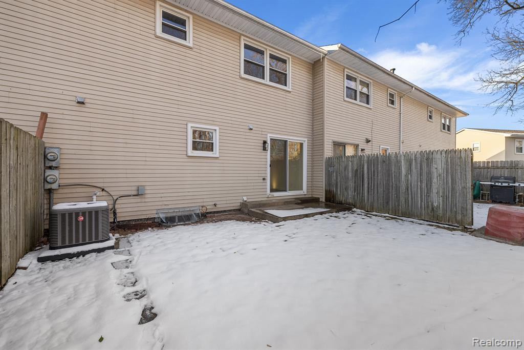 13311 LAKE POINT Boulevard, Van Buren, MI 48111 — Photo 9